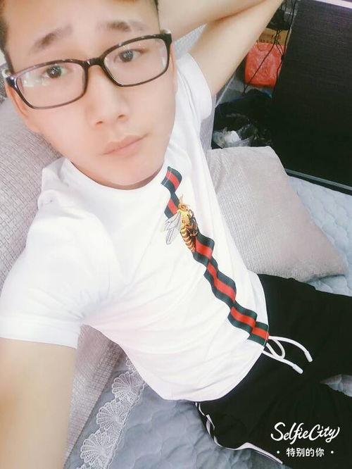 最新爆料精神小伙照片,最新照片曝光，网友热议不已！